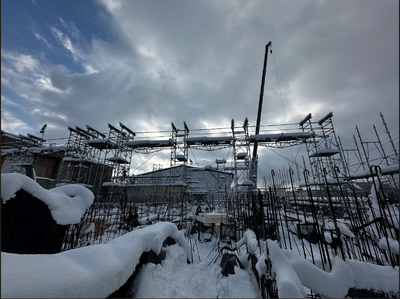 上屋支柱組み立て状況